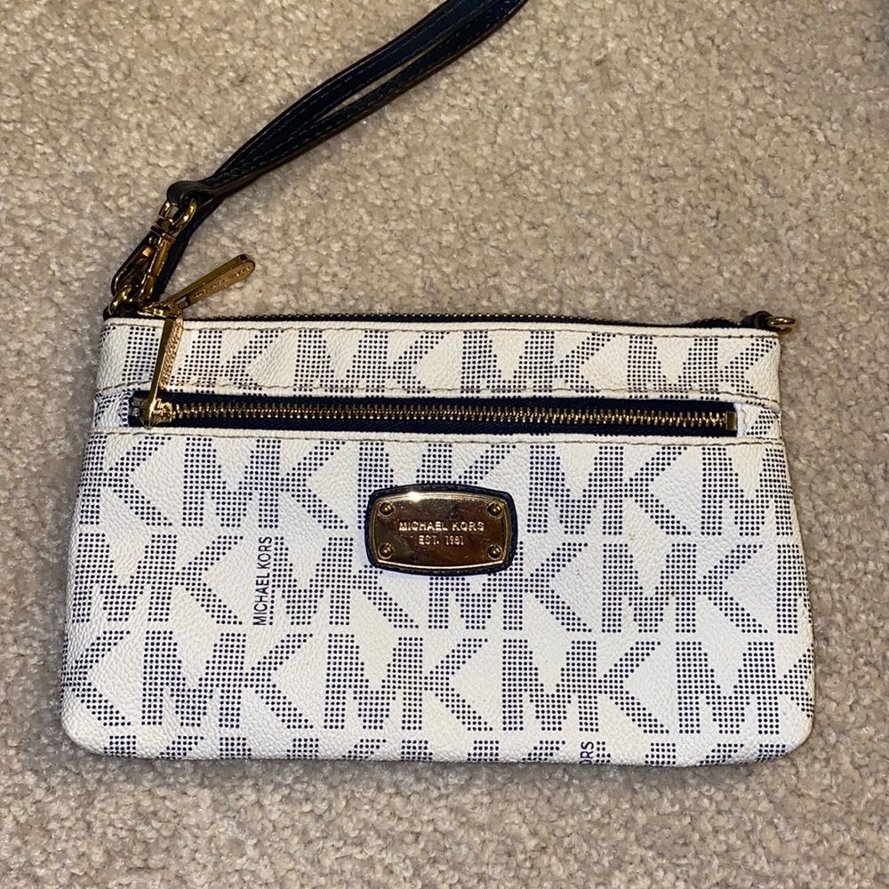 Michael kors wristlet